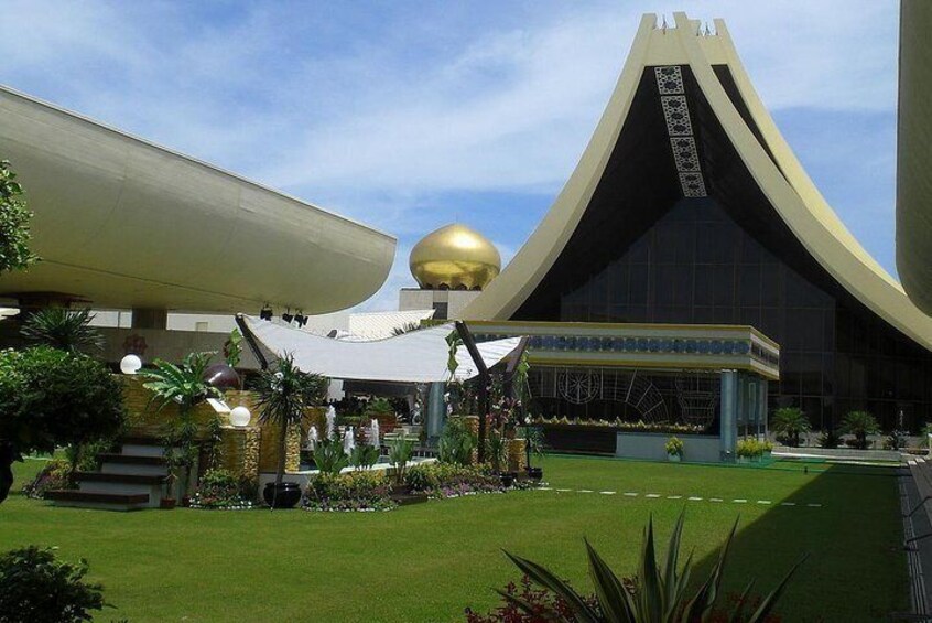 Brunei Full Day City Tour including Tamu Kianggeh, Royal Regalia & Kampung Ayer 5