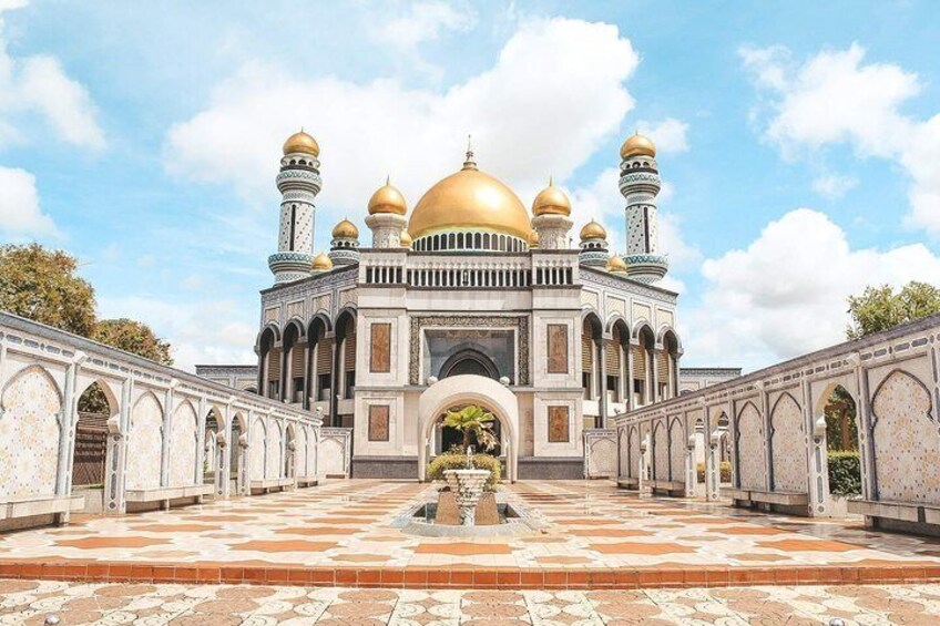 Brunei Full Day City Tour including Tamu Kianggeh, Royal Regalia & Kampung Ayer 3
