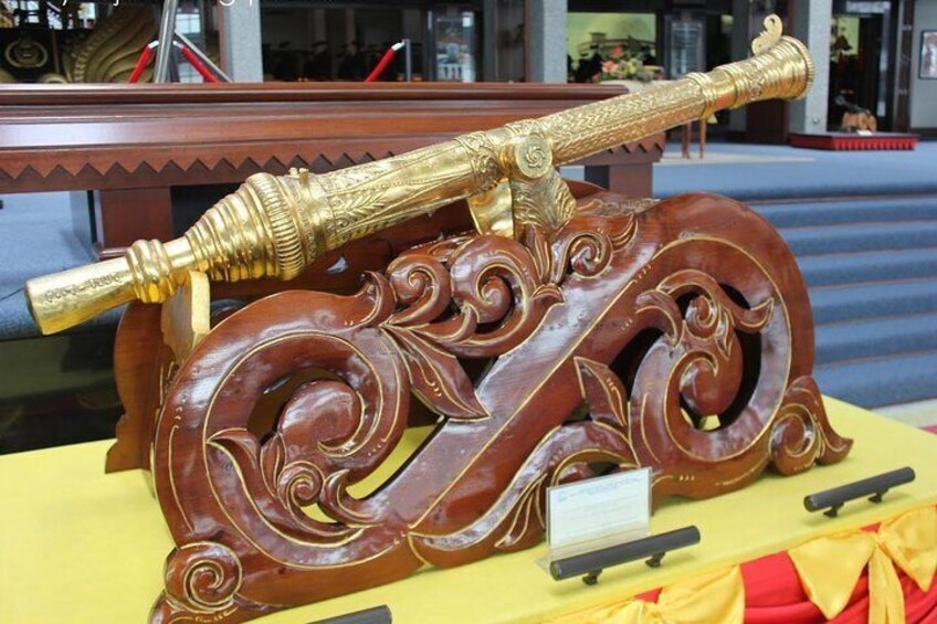Brunei Full Day City Tour including Tamu Kianggeh, Royal Regalia & Kampung Ayer 4