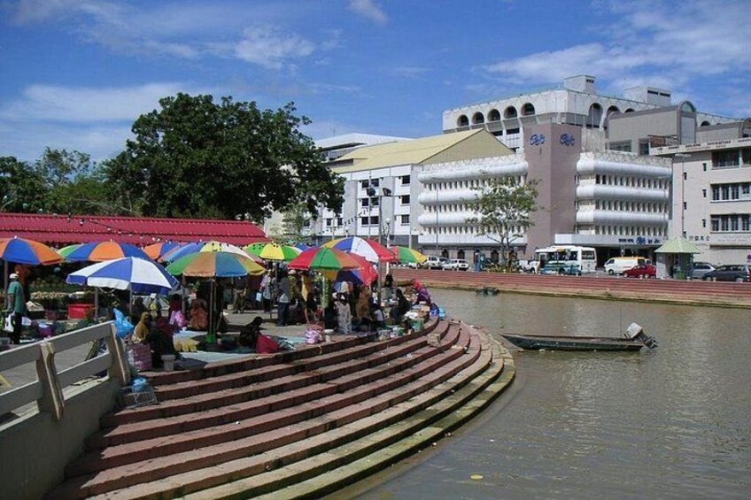 Brunei Full Day City Tour including Tamu Kianggeh, Royal Regalia & Kampung Ayer 2