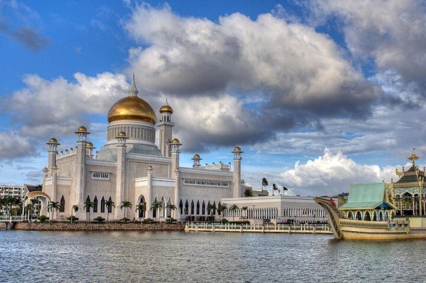 Brunei Half Day City Tour with Royal Regalia, Istana Nurul Iman & Kampung Ayer 1