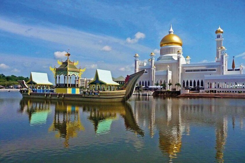 Brunei Half Day City Tour with Royal Regalia, Istana Nurul Iman & Kampung Ayer 2