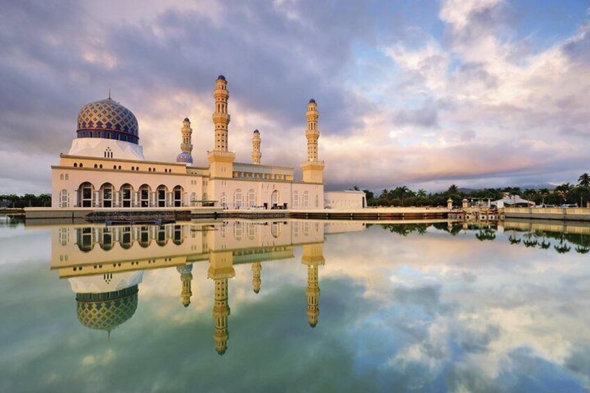 Largely located in the northeast of Borneo, Kota Kinabalu is named after its highest mountain, Mount Kinabalu 4