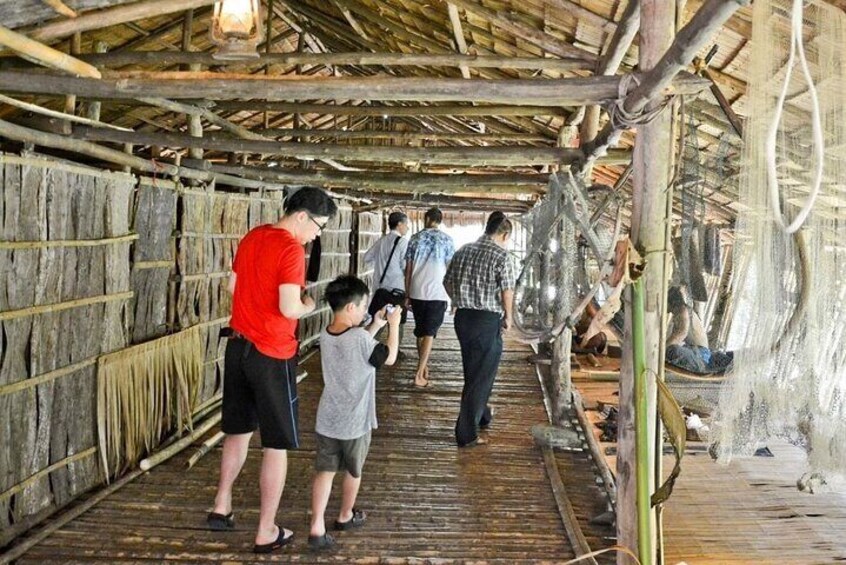 Insights into the Bajau & Rungus peoples during your day. Lunch & look into culture at a traditional Rungus longhouse 2