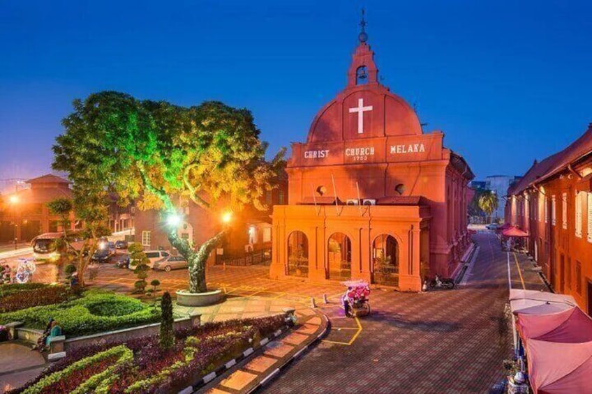 Choose Night Tour for different perspective of Malacca heritage under night lights 1