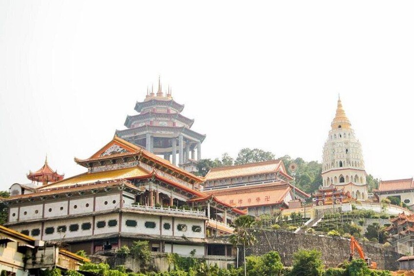 Chance to view the largest Buddhist temple in Southeast Asia 4