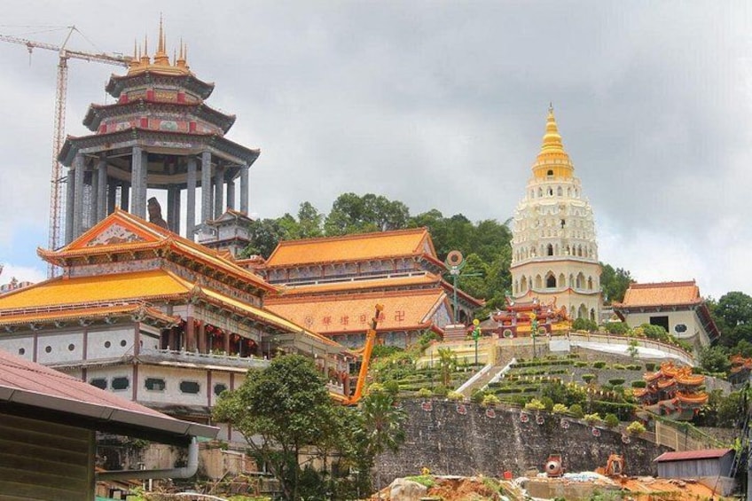 Chance to view the largest Buddhist temple in Southeast Asia 2
