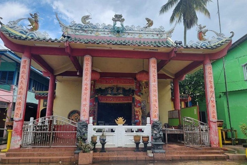 A traditional Chinese temple with ornate architecture, including a tiled roof and decorative columns. 5