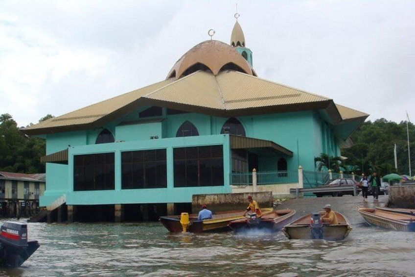 Brunei Half Day City Tour with Royal Regalia & Sultan Omar Ali Saifuddin Mosque 3