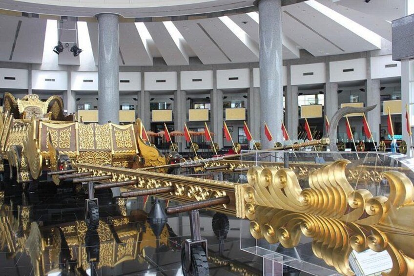 Brunei Half Day City Tour with Royal Regalia & Sultan Omar Ali Saifuddin Mosque 2