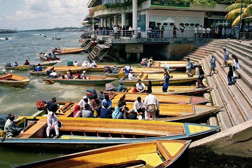 Brunei Half Day City Tour with Royal Regalia & Sultan Omar Ali Saifuddin Mosque 4