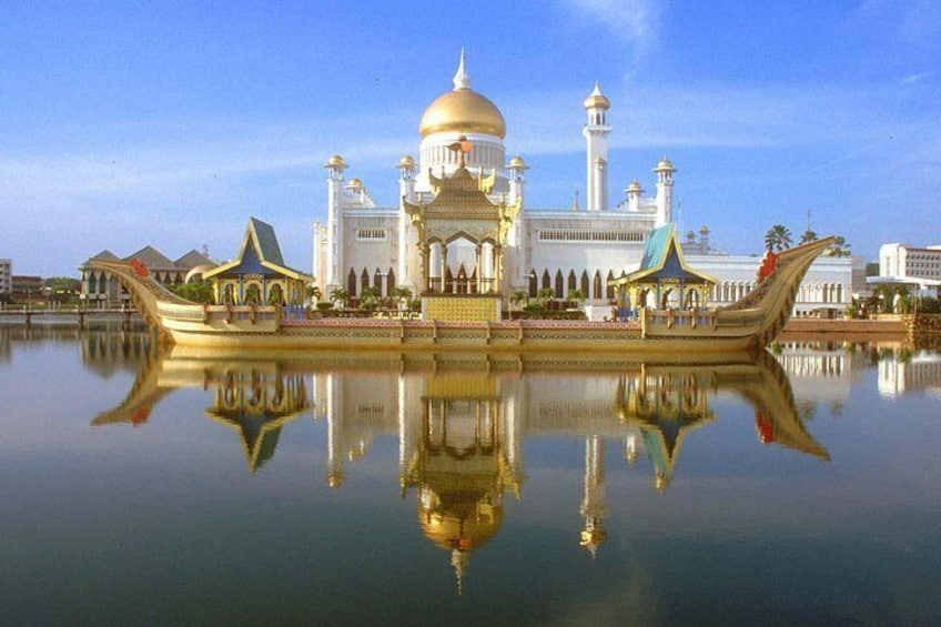 Brunei Half Day City Tour with Royal Regalia & Sultan Omar Ali Saifuddin Mosque 2