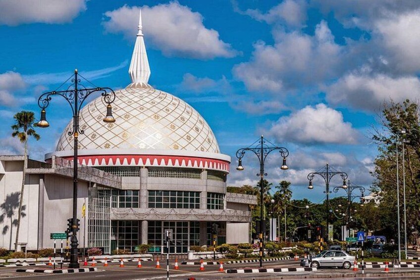 Brunei Half Day City Tour with Royal Regalia & Sultan Omar Ali Saifuddin Mosque 2