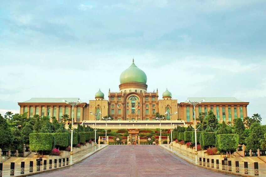 See the prime minister's office and his residence 1