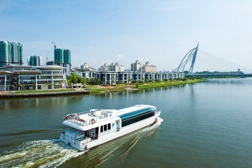 Explore Putrajaya: Iconic Landmarks & Lake Cruise Experience 1