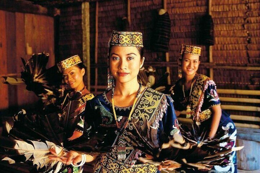 Every house has a "storyteller" who is an expert at describing and interpreting traditional cultures and lifestyles 5