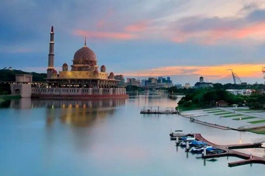 Putrajaya Cultural Experience: Lake Cruise, Pink Mosque & Lunch 3