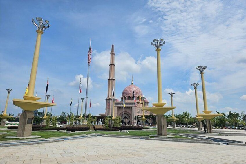 Putrajaya Cultural Experience: Lake Cruise, Pink Mosque & Lunch 2