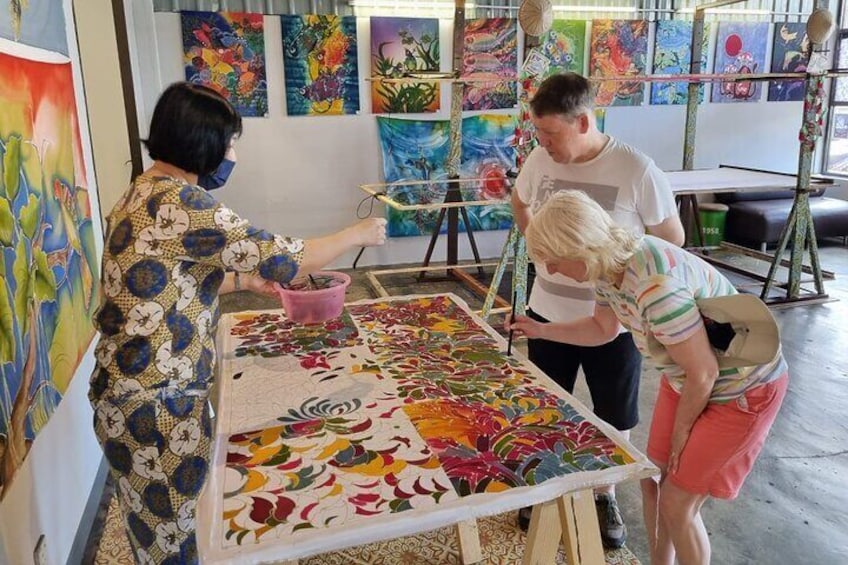 Up-close look at the art of traditional batik painting 4