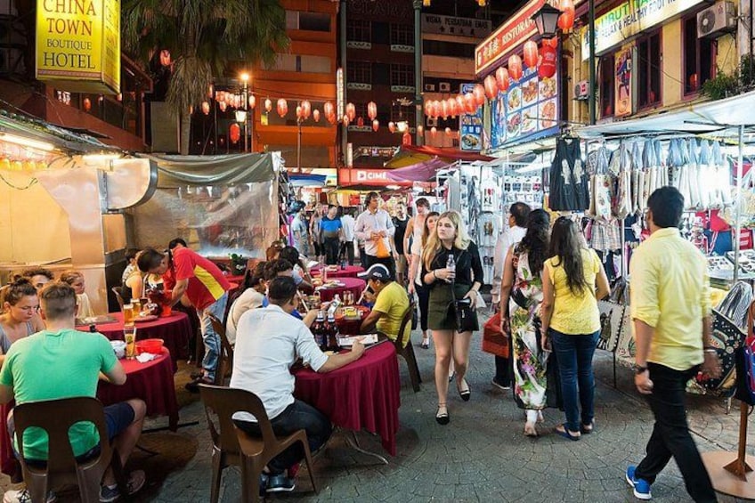 Experiencing the diverse range of hawker stalls & cuisines 5
