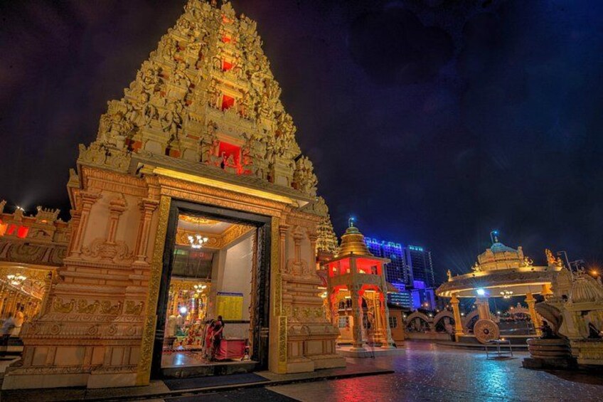 Kuala Lumpur by Night: Cultural Sights, City Lights & Local Vibes 2