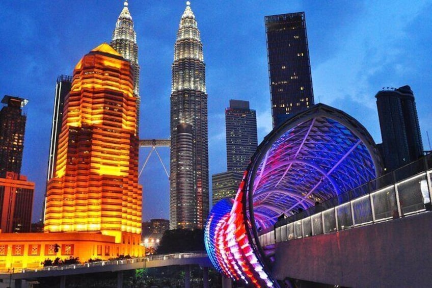 Saloma Bridge transforms into a stunning display of colours, lighting up the Klang River with its magical glow 3