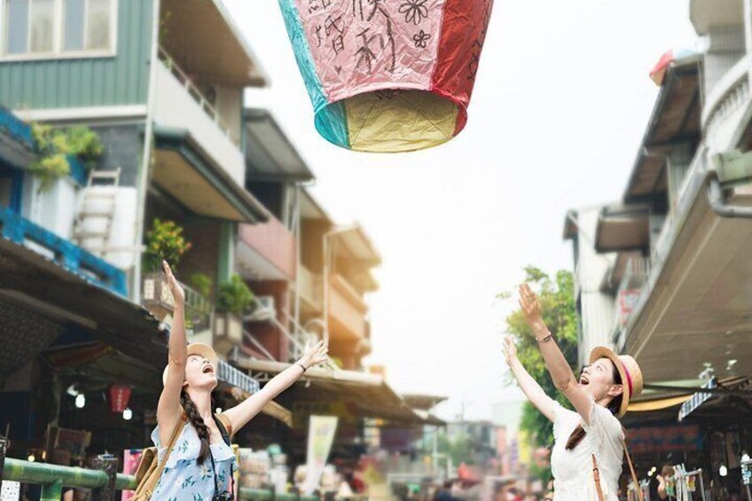 Pingxi Sky Lantern (Shifen Old Street) 2