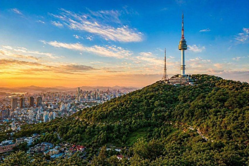 Small Group Seoul Highlight Tour opt. Hanbok & Tea Ceremony 2