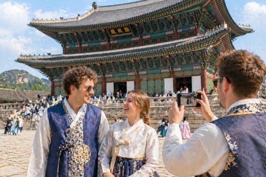 Small Group Seoul Highlight Tour opt. Hanbok & Tea Ceremony 2