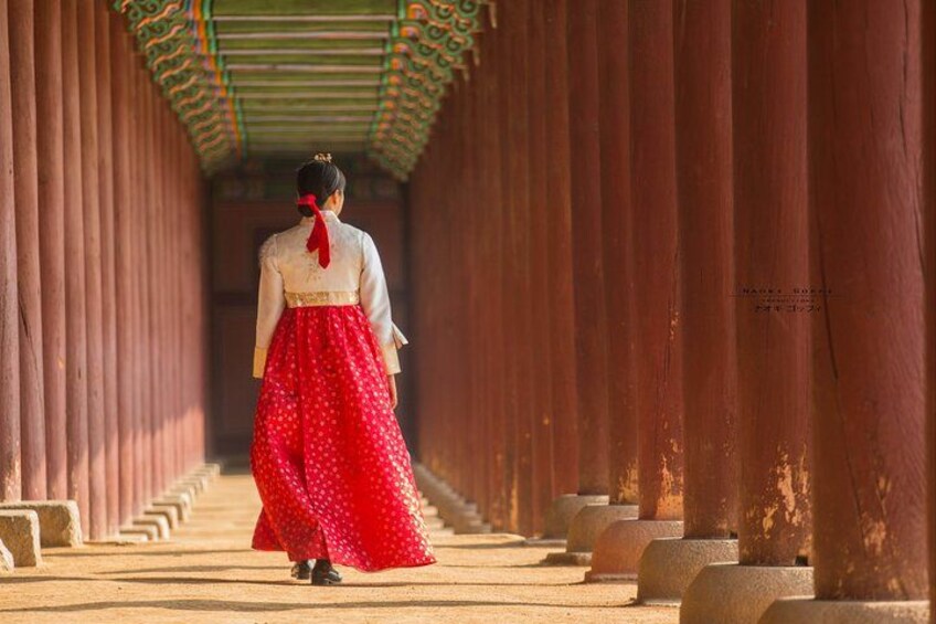 Hanbok in the palace 3