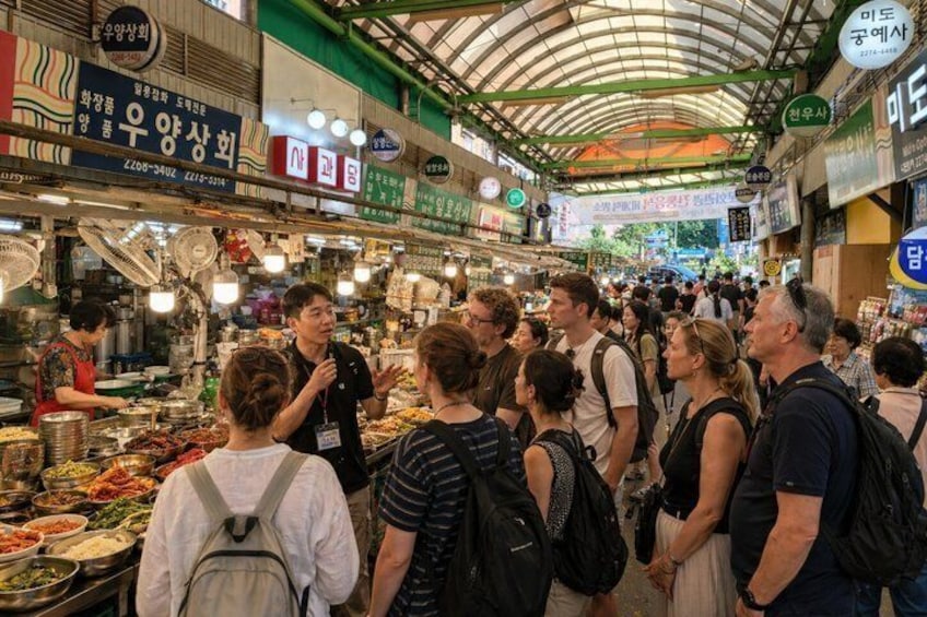 Small Group Seoul Highlight Tour opt. Hanbok & Tea Ceremony 5