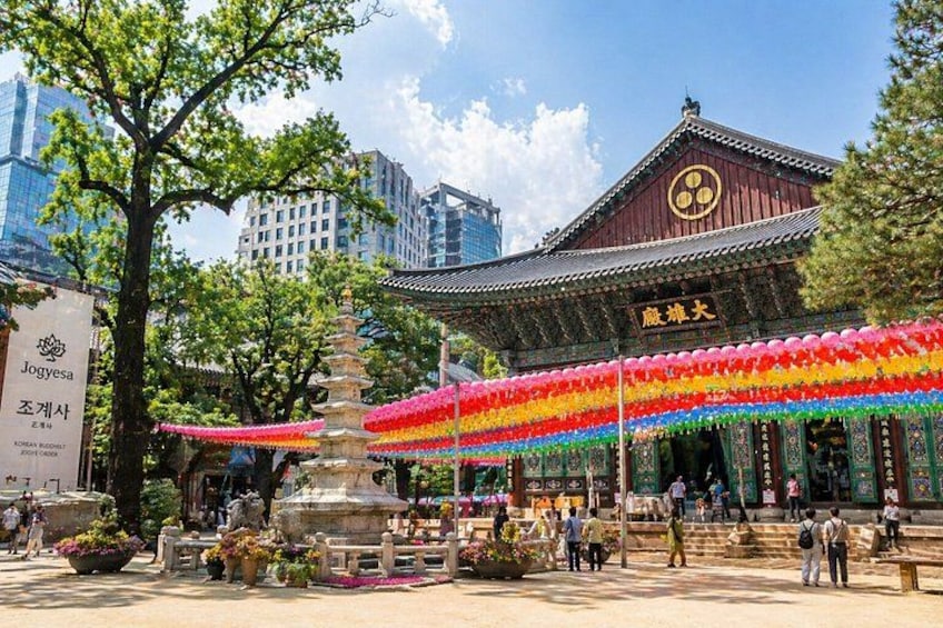 Small Group Seoul Highlight Tour opt. Hanbok & Tea Ceremony 3