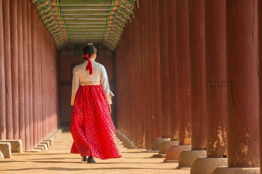 Hanbok in the palace 2