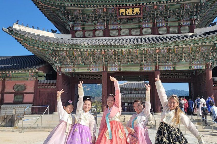 Hanbok in the palace 3