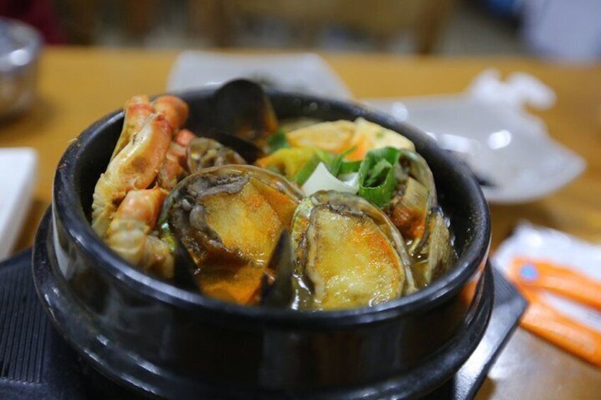Seafood hot pot 4