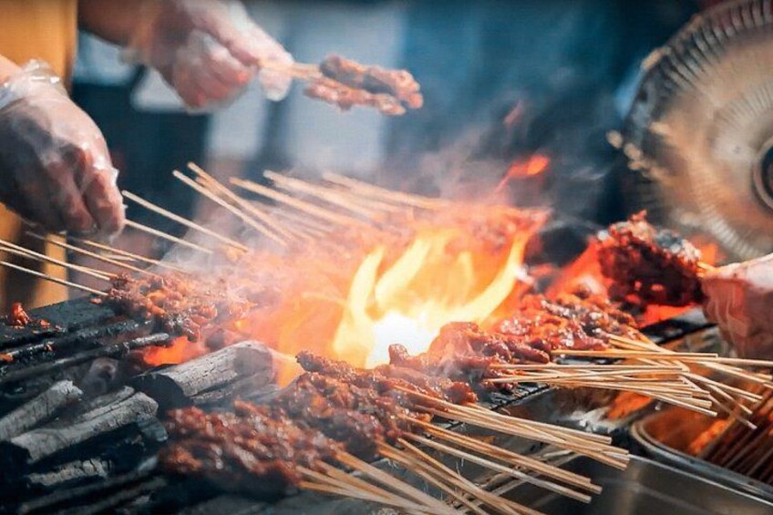 Small Group: Singapore Street Food & Night Tour with 9 tastings 4