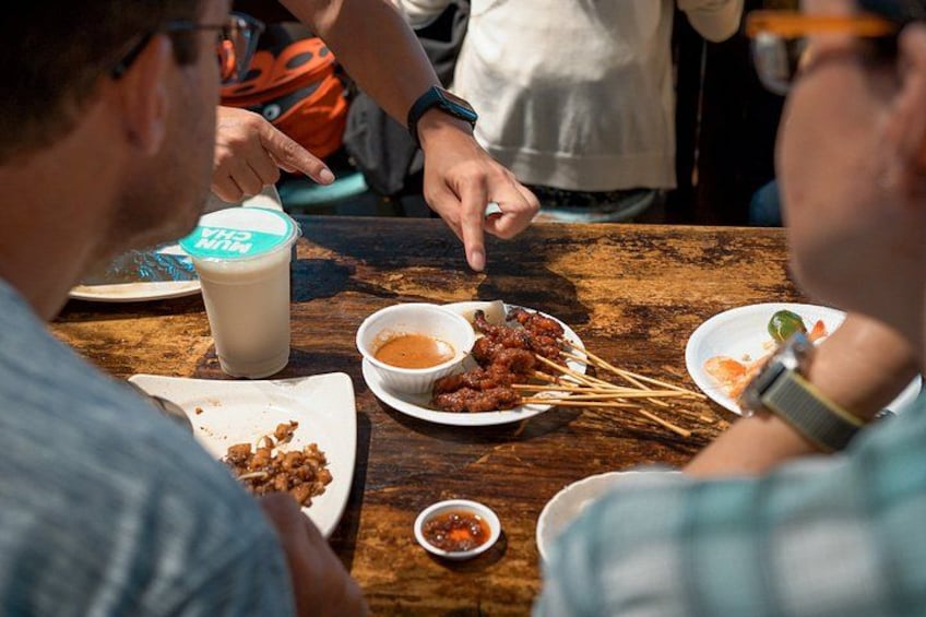 Small Group: Singapore Street Food & Night Tour with 9 tastings 3