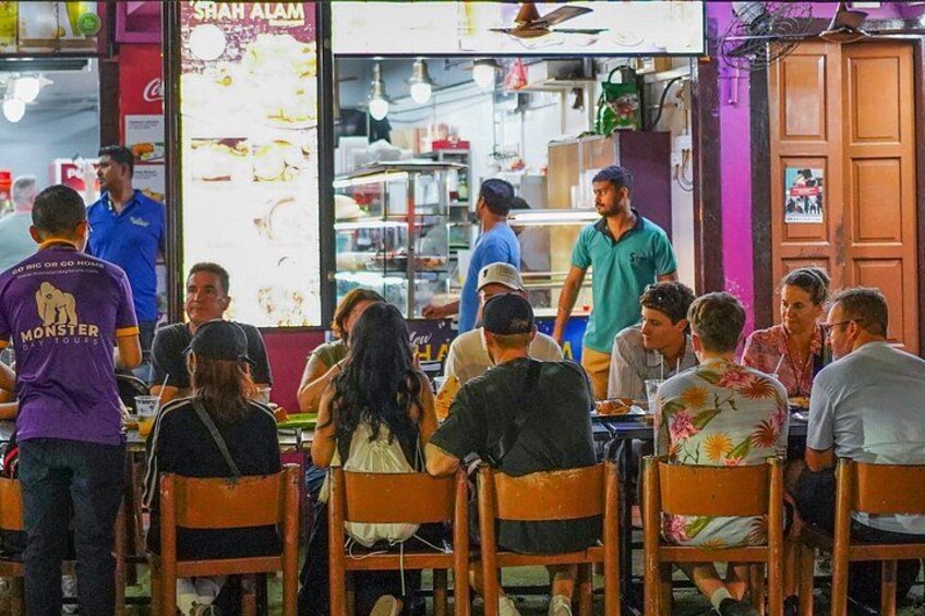 Small Group: Singapore Street Food & Night Tour with 9 tastings 2