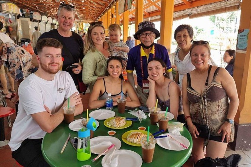 Small Group: Michelin and Local Hawker Food Tour with 9 tastings 4