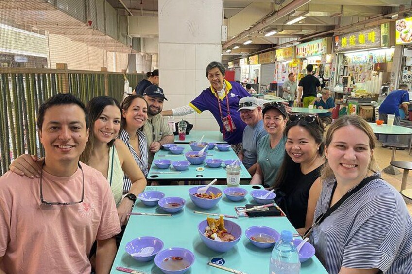 Small Group: Michelin and Local Hawker Food Tour with 9 tastings 4