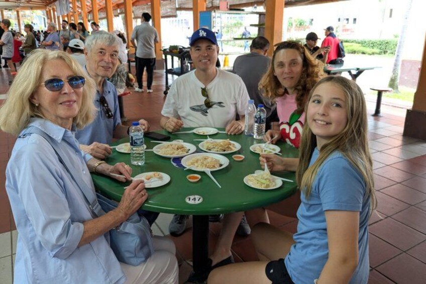 Small Group: Michelin and Local Hawker Food Tour with 9 tastings 4