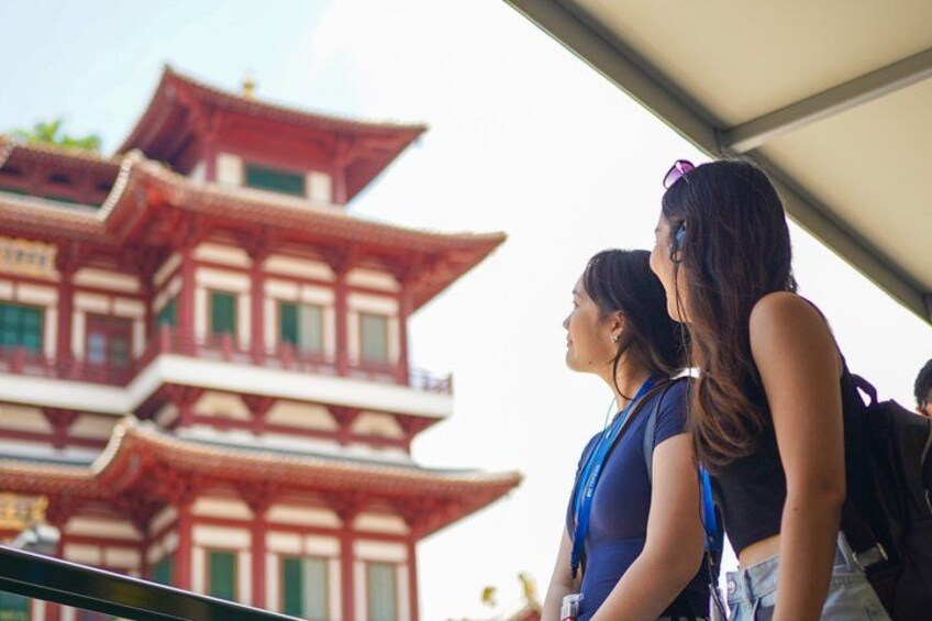 Small Group: Michelin and Local Hawker Food Tour with 9 tastings 2