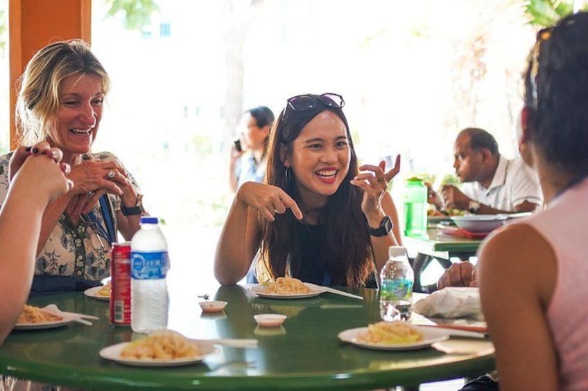 Small Group: Michelin and Local Hawker Food Tour with 9 tastings 2