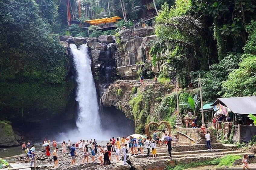 Tegenungan Waterfall 2