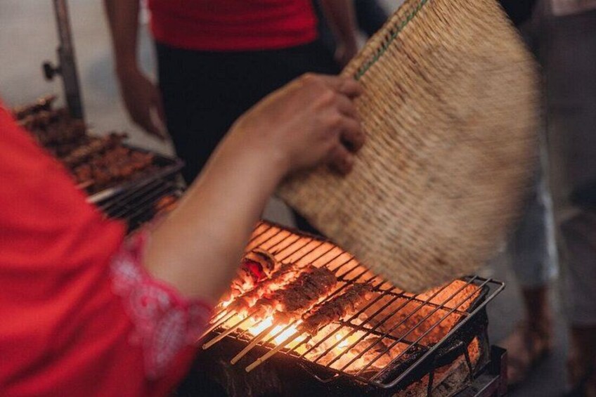 Saigon Night Bites on Foot: Local Vendors, Stories & Sweet Finish 4