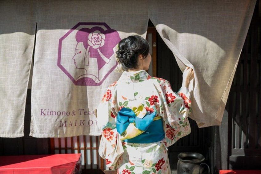 Kimono Tea Ceremony at Kyoto Maikoya, NISHIKI 3