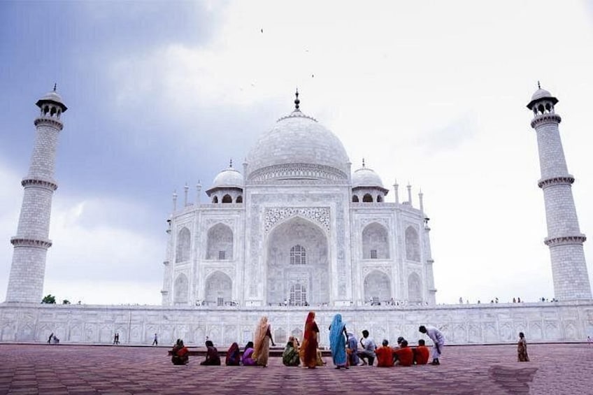 The Taj Mahal with four minarets and a large dome. 3