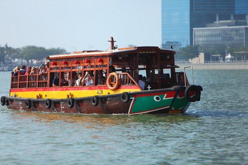Cruise in a traditional bumboat 1