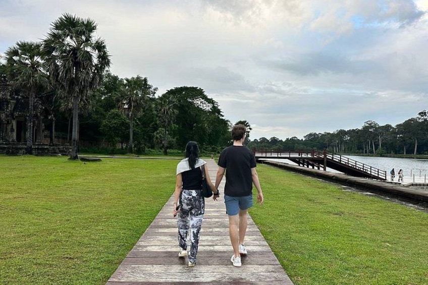 Angkor Wat Sunrise & 3 Main Temples – Small Group 2