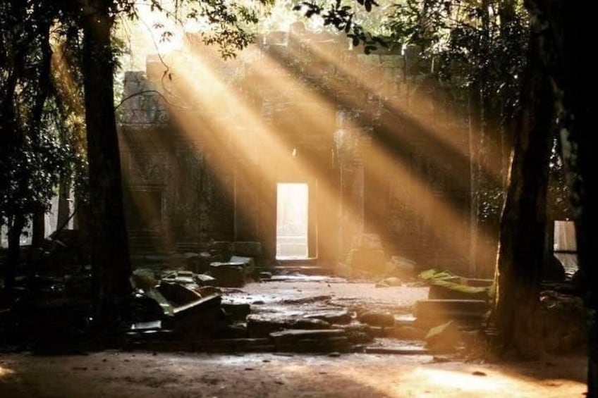 Capture the rare light on Angkor Wat Sunrise Tour 2